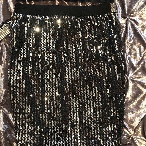 Two Piece Glam - Picture 9 of 11